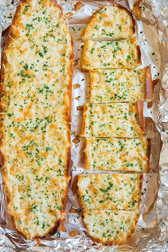 Classic Garlic Bread: A Simple and Delicious Recipe